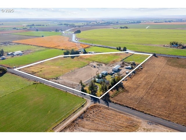 33968 East Loop Road Stanfield, OR 97875 - Photo 46 of 48 a view of an outdoor space and swimming pool