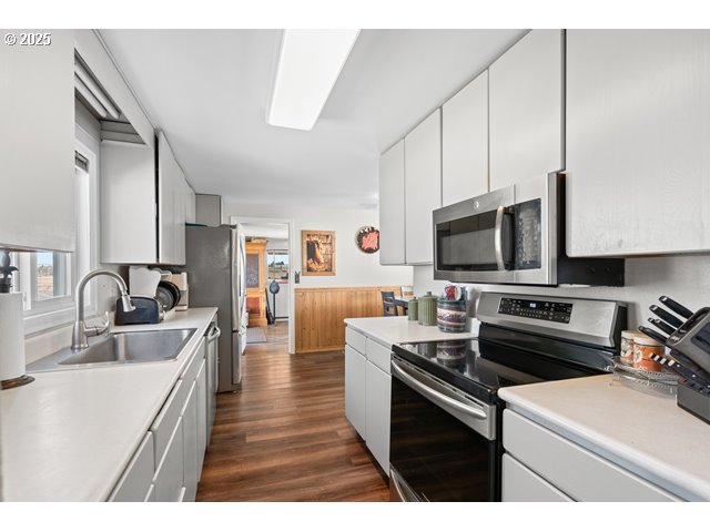 33968 East Loop Road Stanfield, OR 97875 - Photo 7 of 48 a kitchen that has a sink and a stove top oven