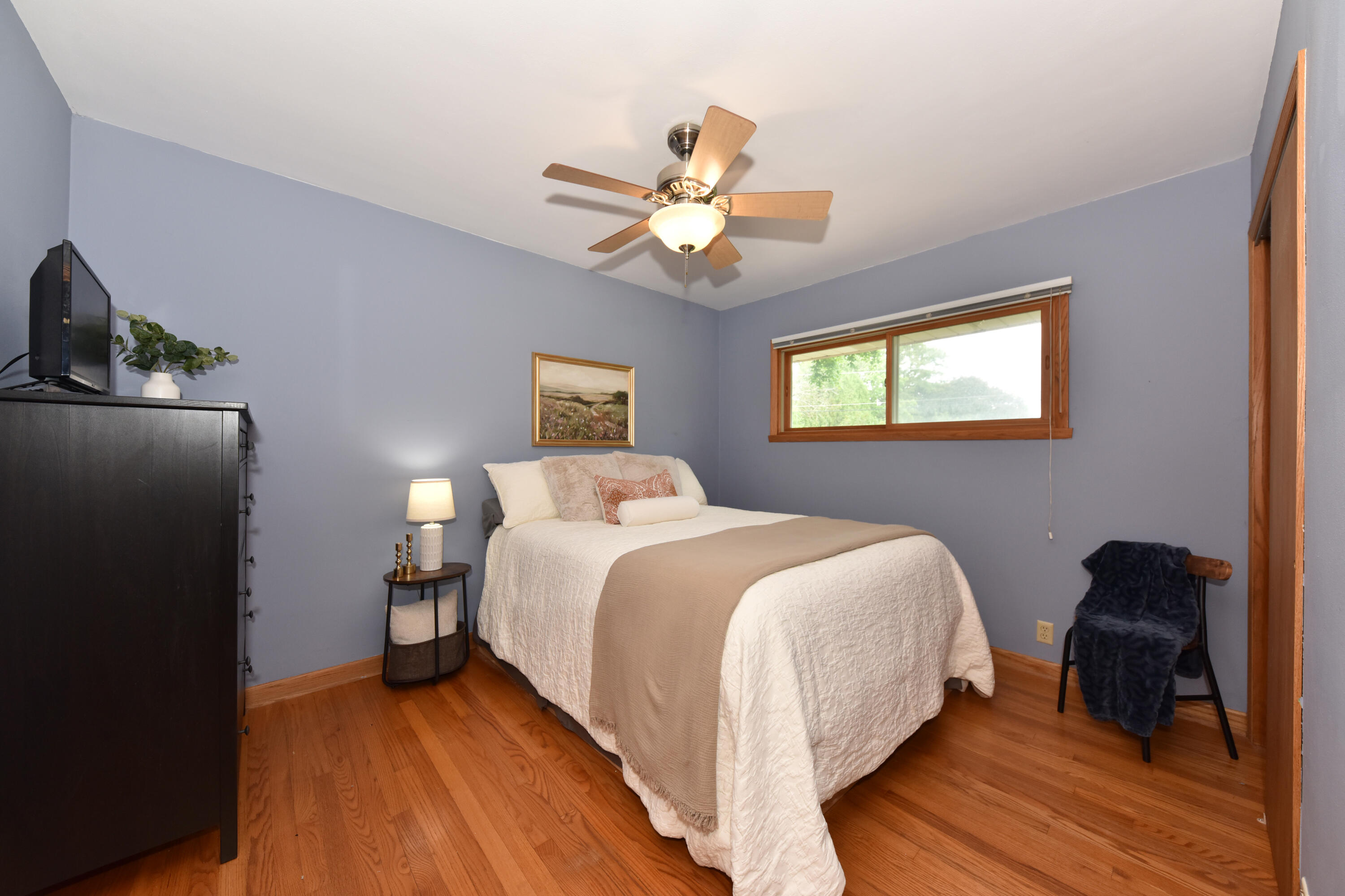 W156 N8028 Pilgrim Road Menomonee Falls, WI 53051 - Photo 14 of 30 Primary bedroom