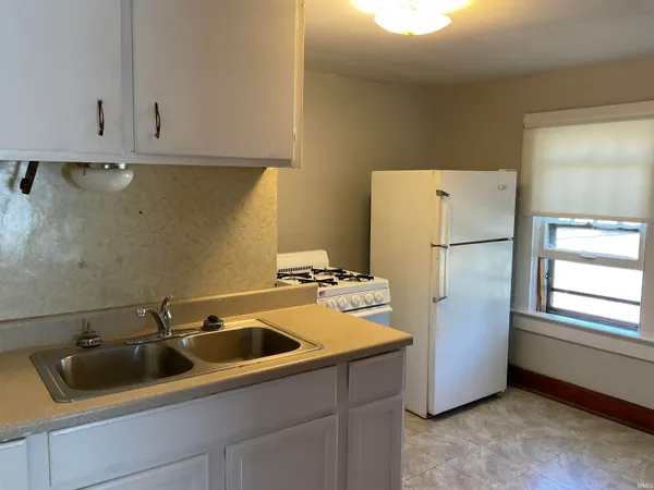 $650 | 1829 Hale Avenue, Unit 1/2, Fort Wayne, IN 46802