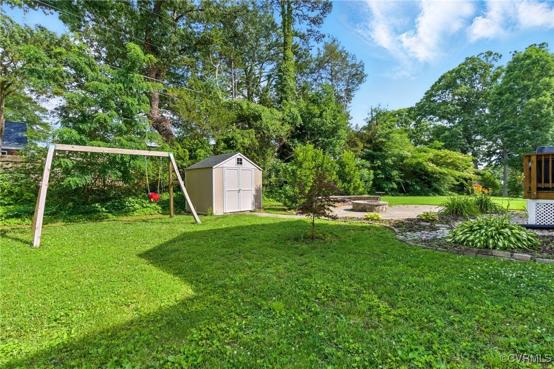 2201 Vandover Road Henrico, VA 23229 - Photo 38 of 43 a view of a backyard with large trees