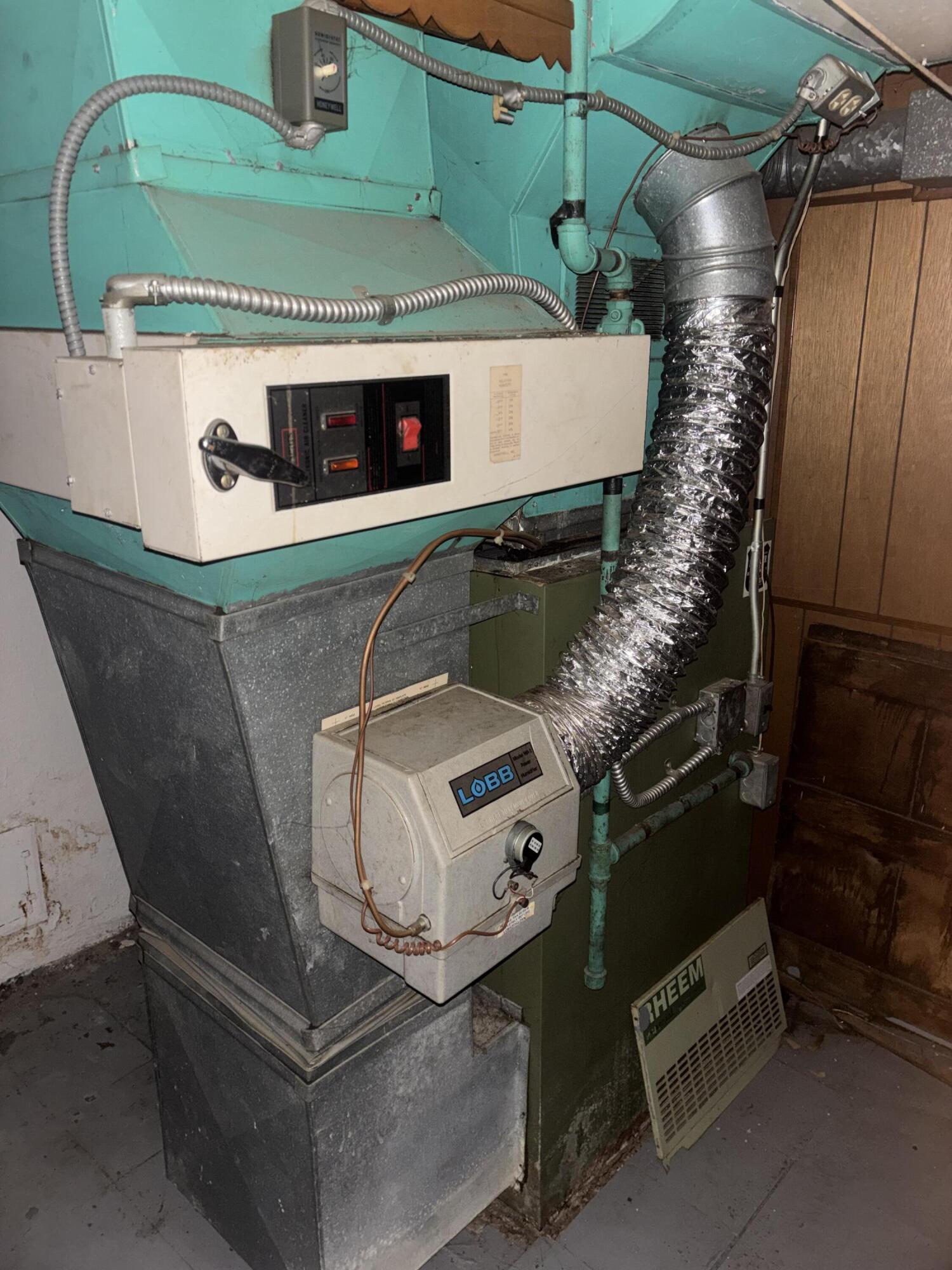 15819 Manning Street Detroit, MI 48205 - Photo 13 of 15 IMG_5228