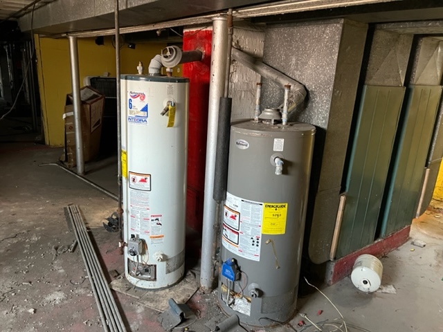 305 153rd Street Calumet City, IL 60409 - Photo 36 of 40 a utility room with dryer and washer