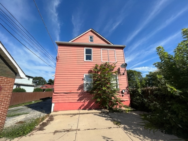 305 153rd Street Calumet City, IL 60409 - Photo 4 of 40 a front view of a house with a yard