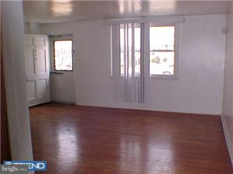 1439 Elson Road Brookhaven, PA 19015 - Photo 4 of 12 Living Room