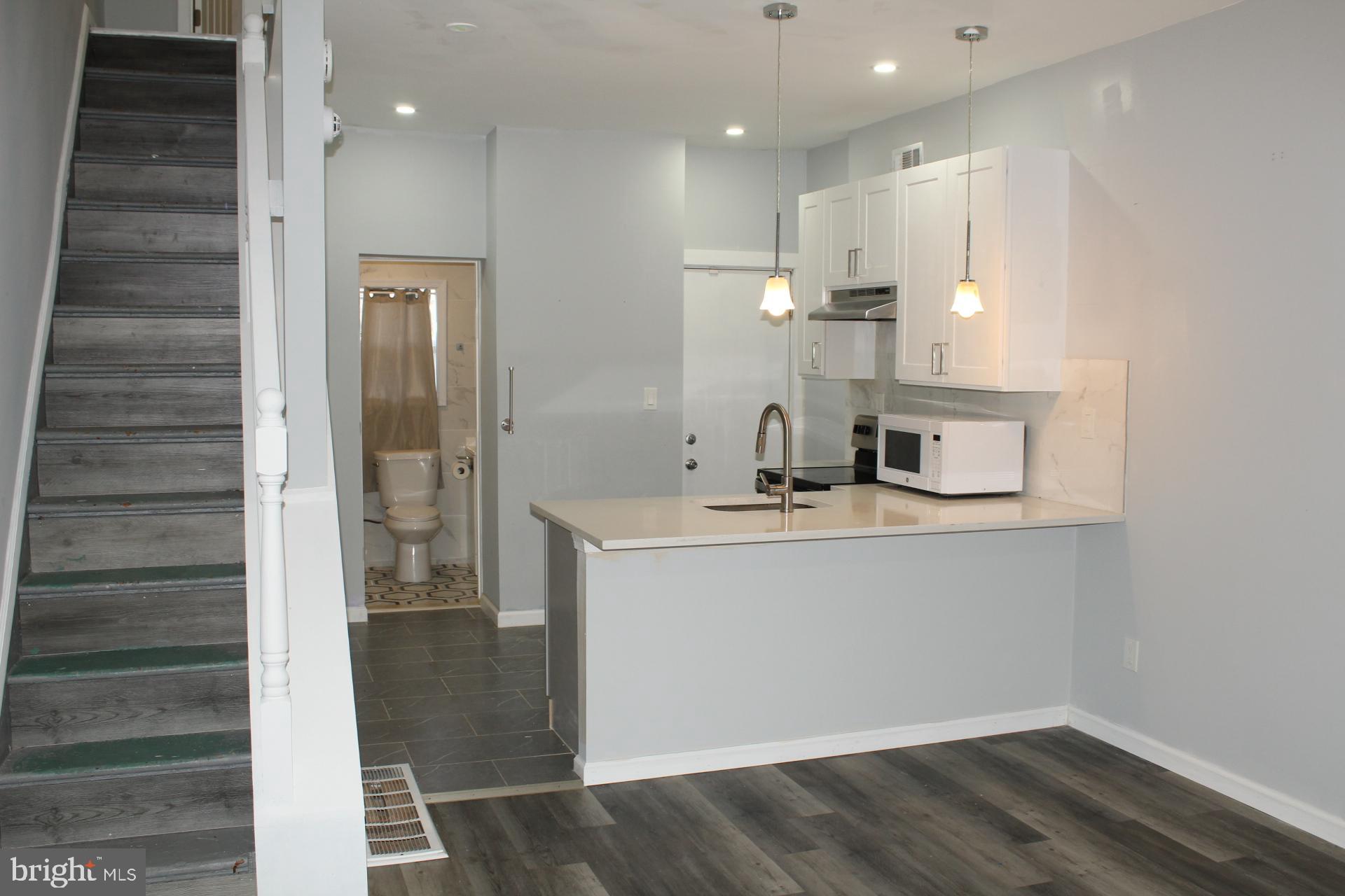 2546 West Seltzer Street Philadelphia, PA 19132 - Photo 2 of 17