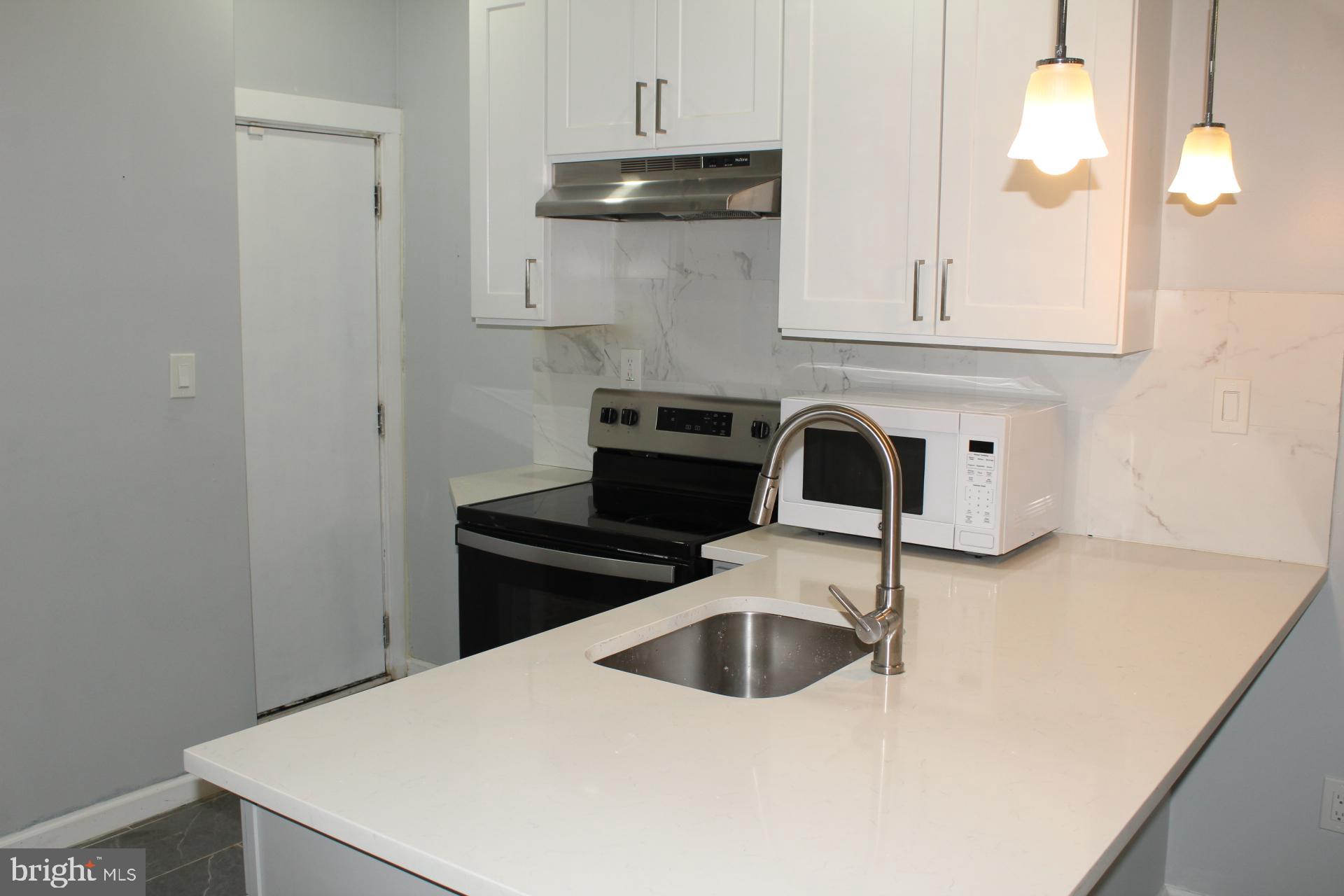 2546 West Seltzer Street Philadelphia, PA 19132 - Photo 3 of 17