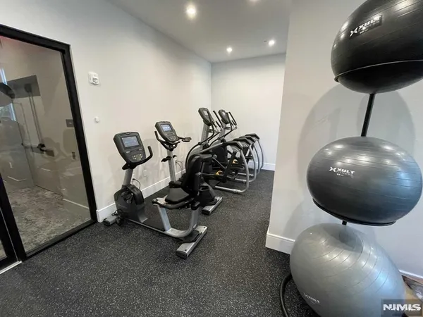 $2,945 | 470 Main Street, Unit 608, Fort Lee, NJ 07024