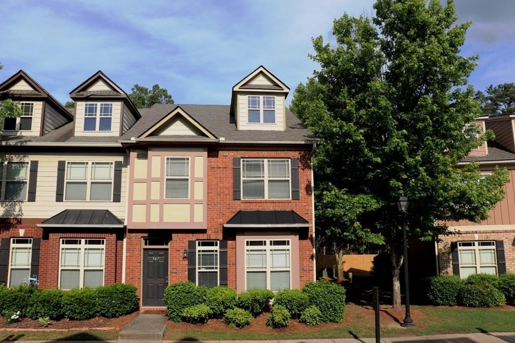 Amazing End-Unit Townhome Just Mins From Vibrant Downtown Woodstock!