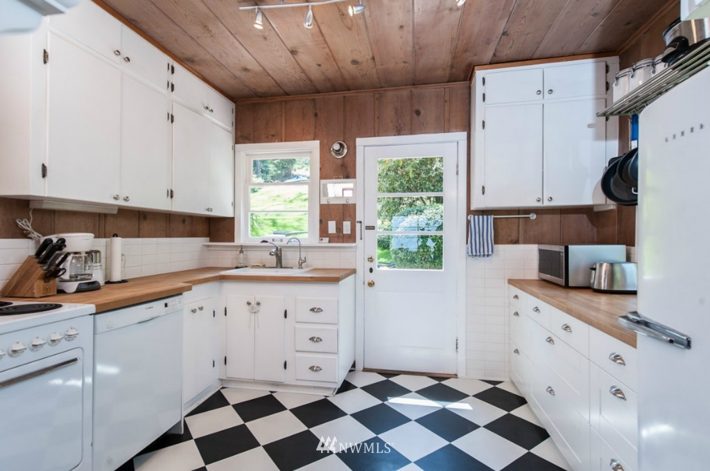 14908 Glen Acres Road Southwest Vashon, WA 98070 - Photo 9 of 15 Gallery Image 9