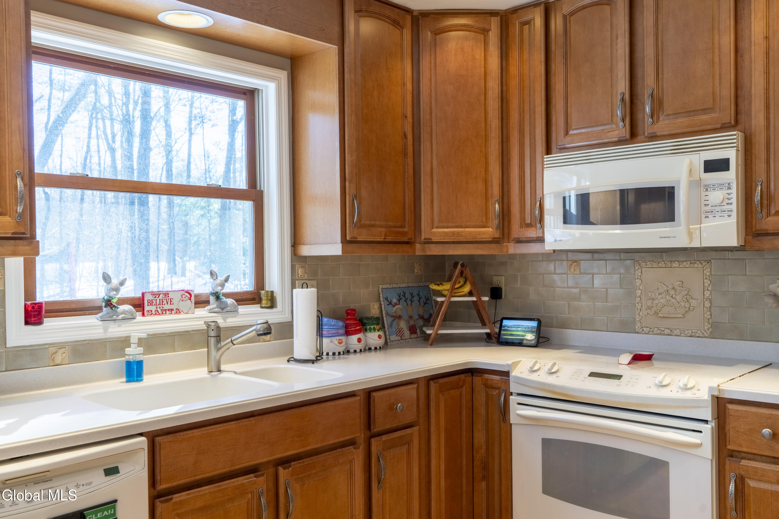 24 Old Deer Camp Road Saratoga Springs, NY 12866 - Photo 10 of 26 24 Old Deer Camp -12