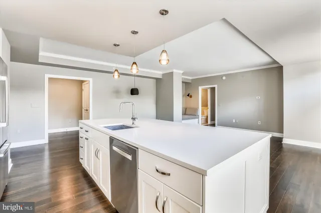 $4,250 | 4915 Hampden Lane, Unit 101, Bethesda, MD 20814