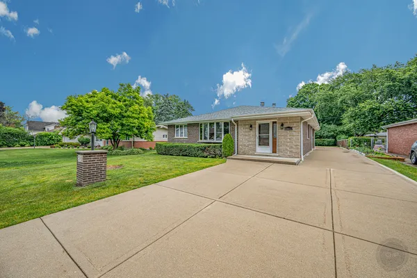 $550,000 | 5N411 Andrene Lane, Itasca, IL 60143