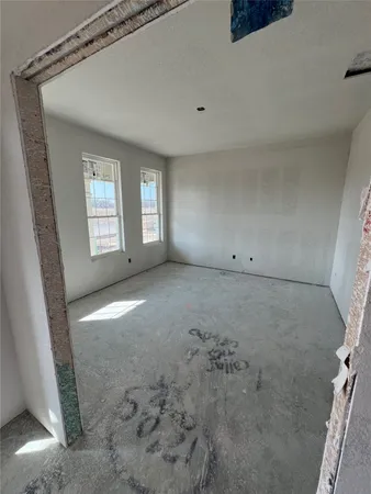 a view of empty room with window