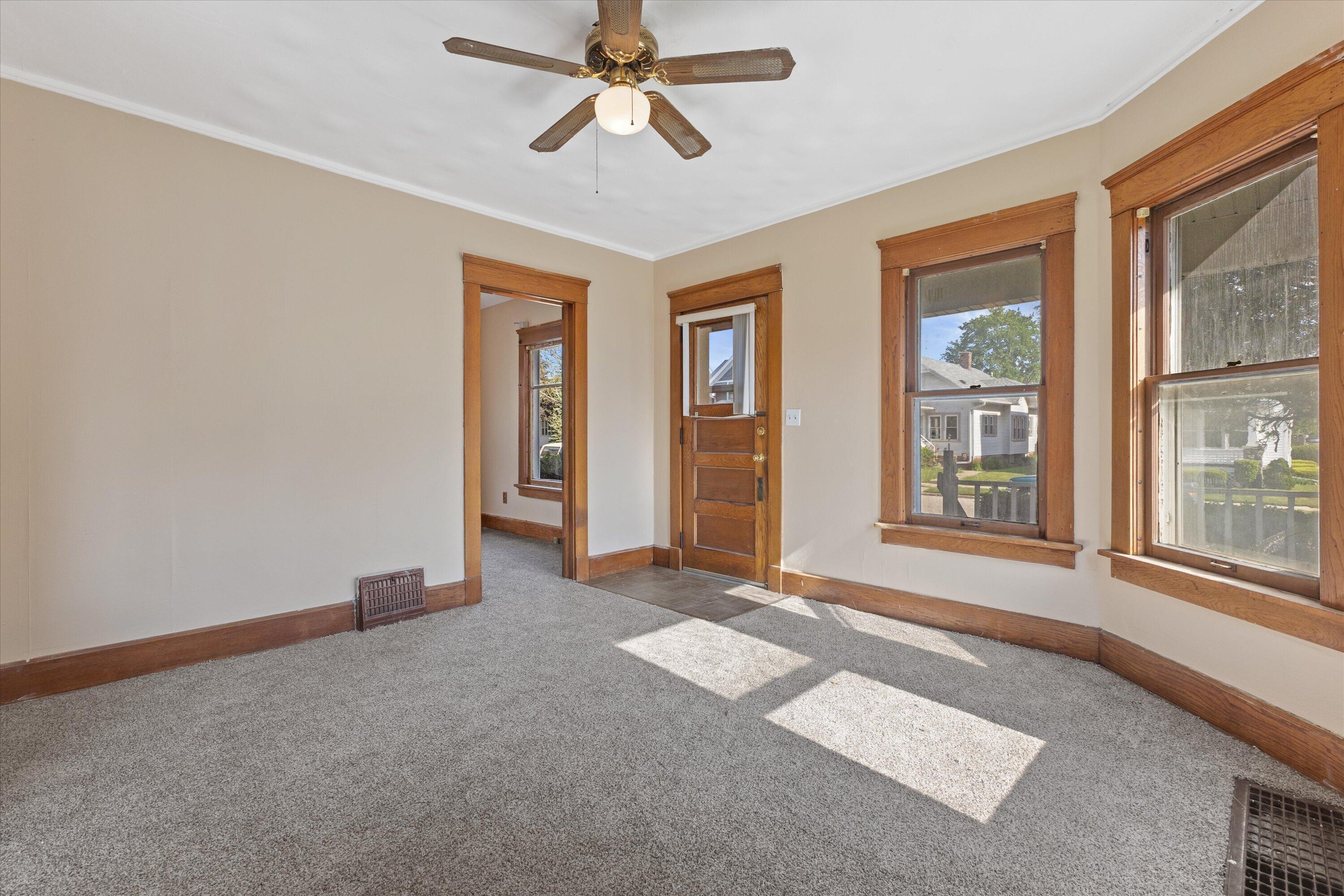 2401 Hansen Avenue Racine, WI 53405 - Photo 10 of 32 27-KCM-54