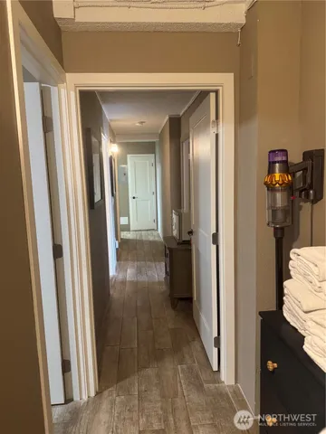 a black and white photo of a picture