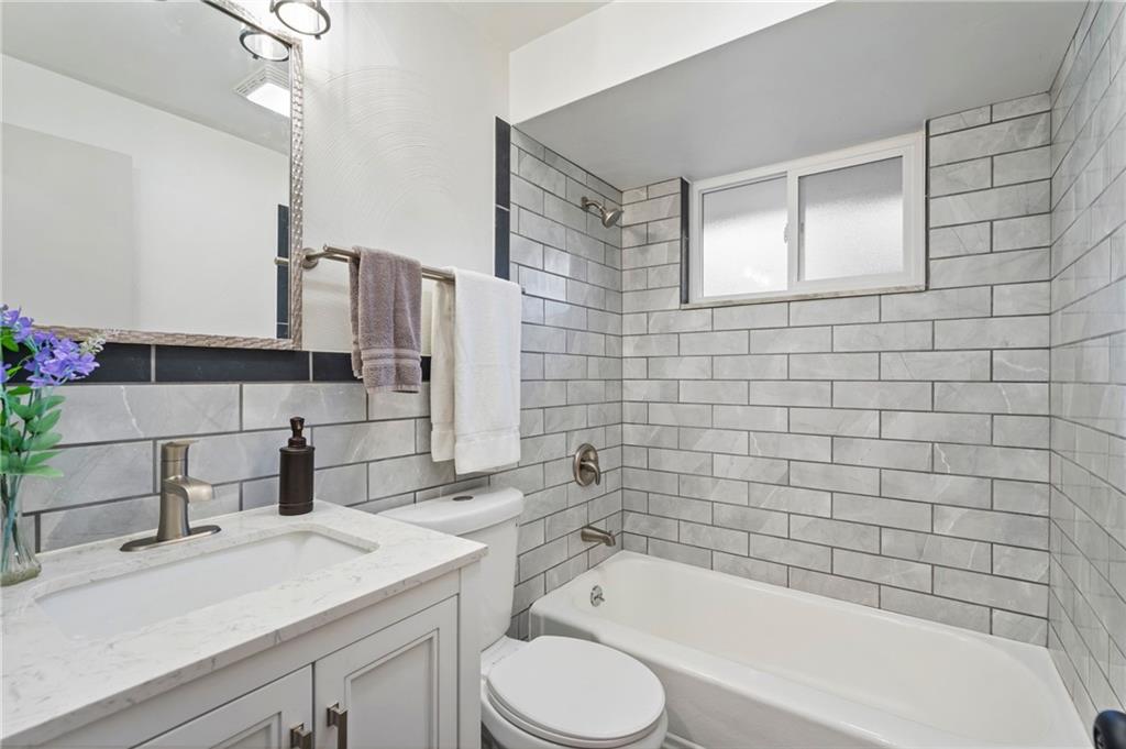 3326 New England Road West Mifflin, PA 15122 - Photo 20 of 46 a bathroom with a sink toilet and bathtub
