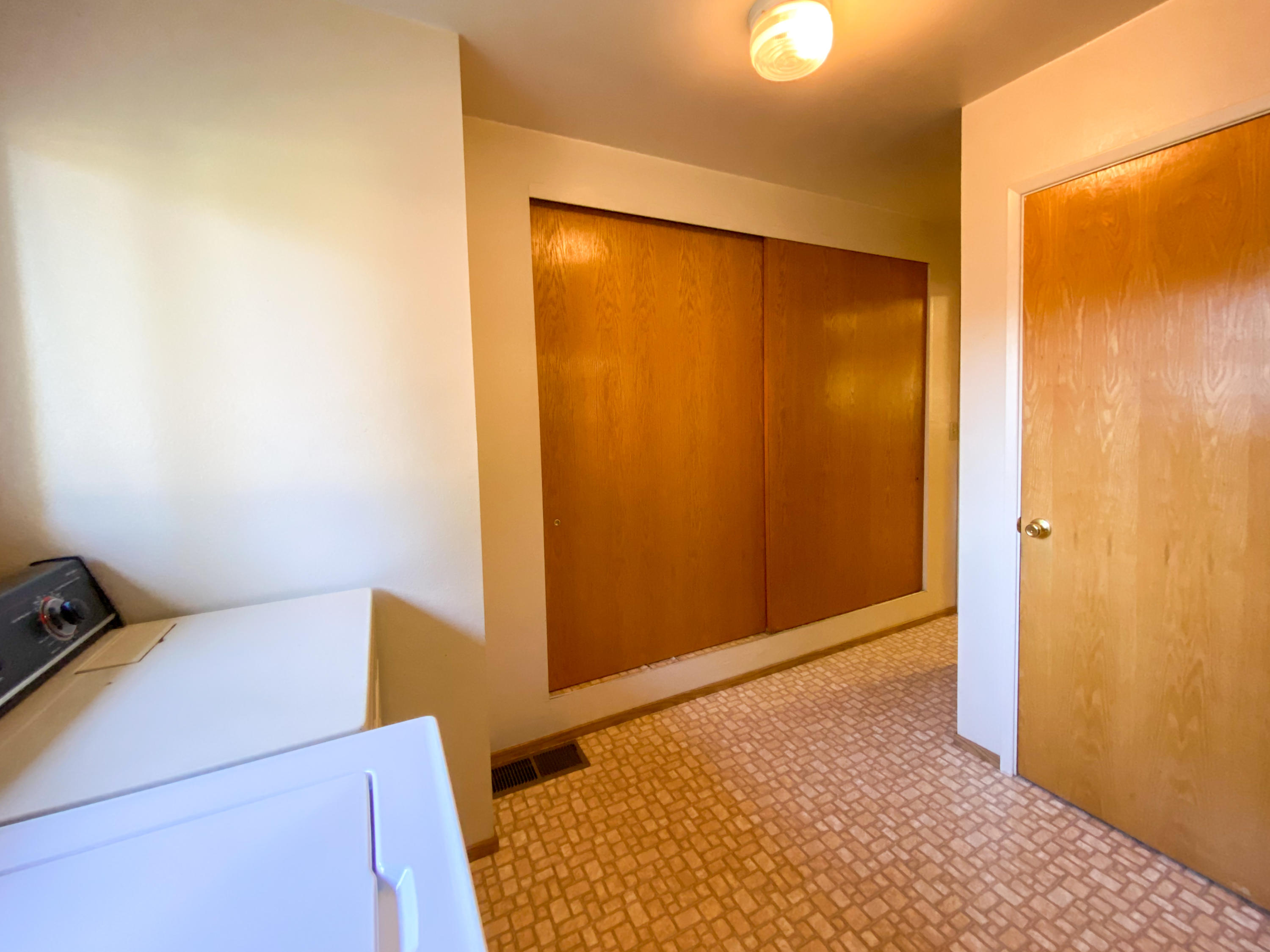 216 Airport Road Trinity Center, CA 96091 - Photo 25 of 32 13.6 x 10 Utility/Laundry Room