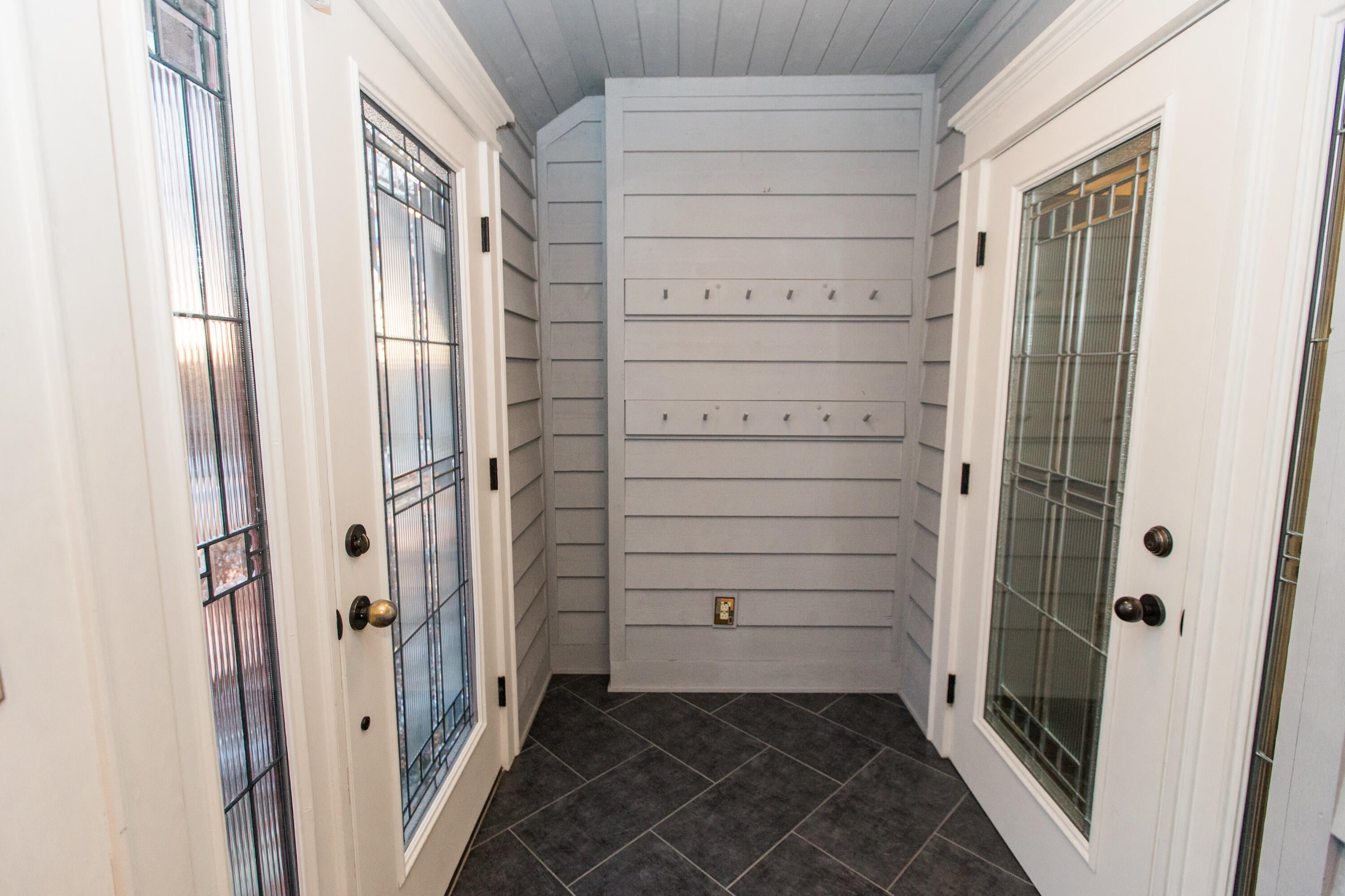 596 Crowfield Cir Road Lewisburg, WV 24901 - Photo 4 of 41 Entrance, heated ceramic tile floors. Pegs for Coats