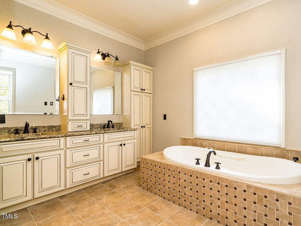 2315 Byrd Street Raleigh, NC 27608 - Photo 21 of 36 023-1280x960-primary-bathroom