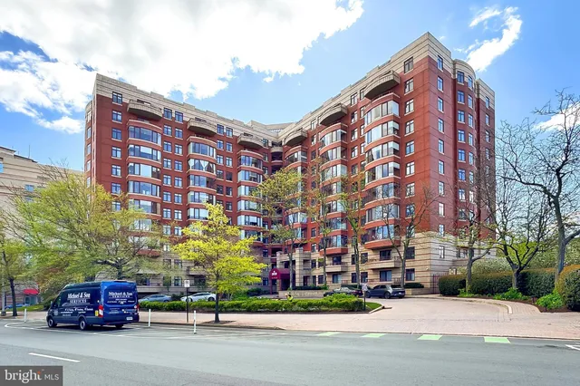a car parked in front of a building