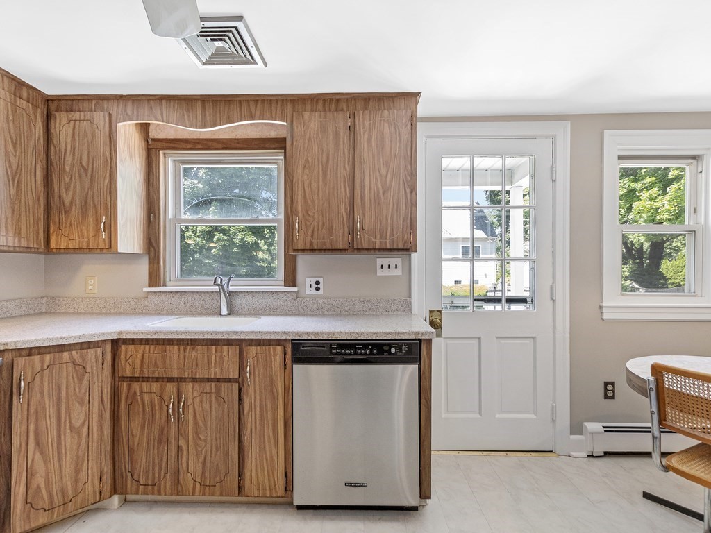34 Bowker Road Waltham, MA 02453 - Photo 11 of 38 Gallery Image 11