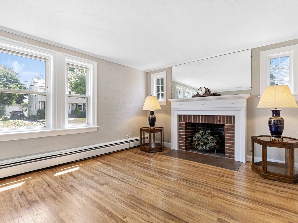 34 Bowker Road Waltham, MA 02453 - Photo 3 of 38 Gallery Image 3