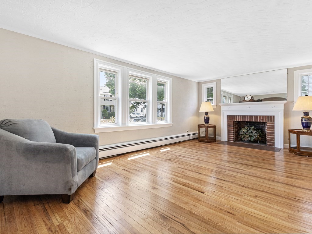 34 Bowker Road Waltham, MA 02453 - Photo 5 of 38 Gallery Image 5