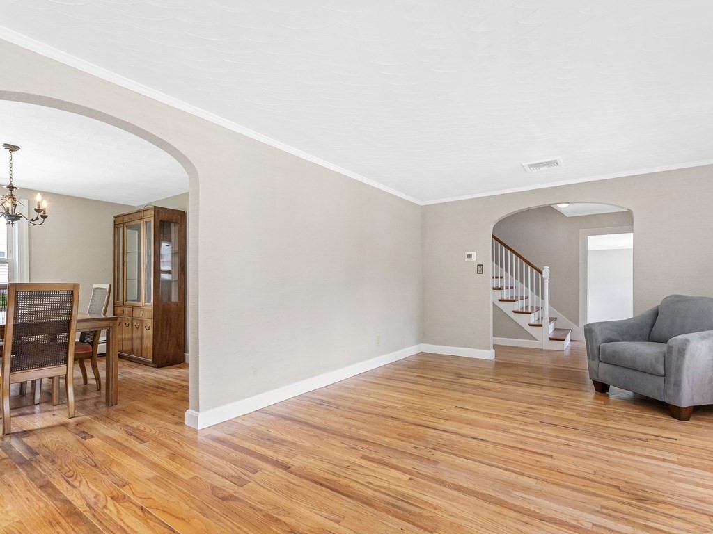 34 Bowker Road Waltham, MA 02453 - Photo 6 of 38 Gallery Image 6