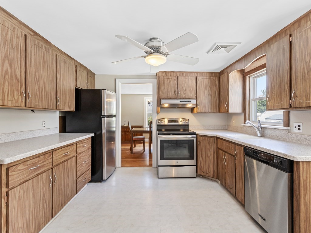 34 Bowker Road Waltham, MA 02453 - Photo 8 of 38 Gallery Image 8