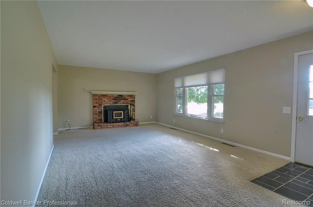 738 West Schafer Road Howell, MI 48843 - Photo 2 of 35 Great_Room.jpg