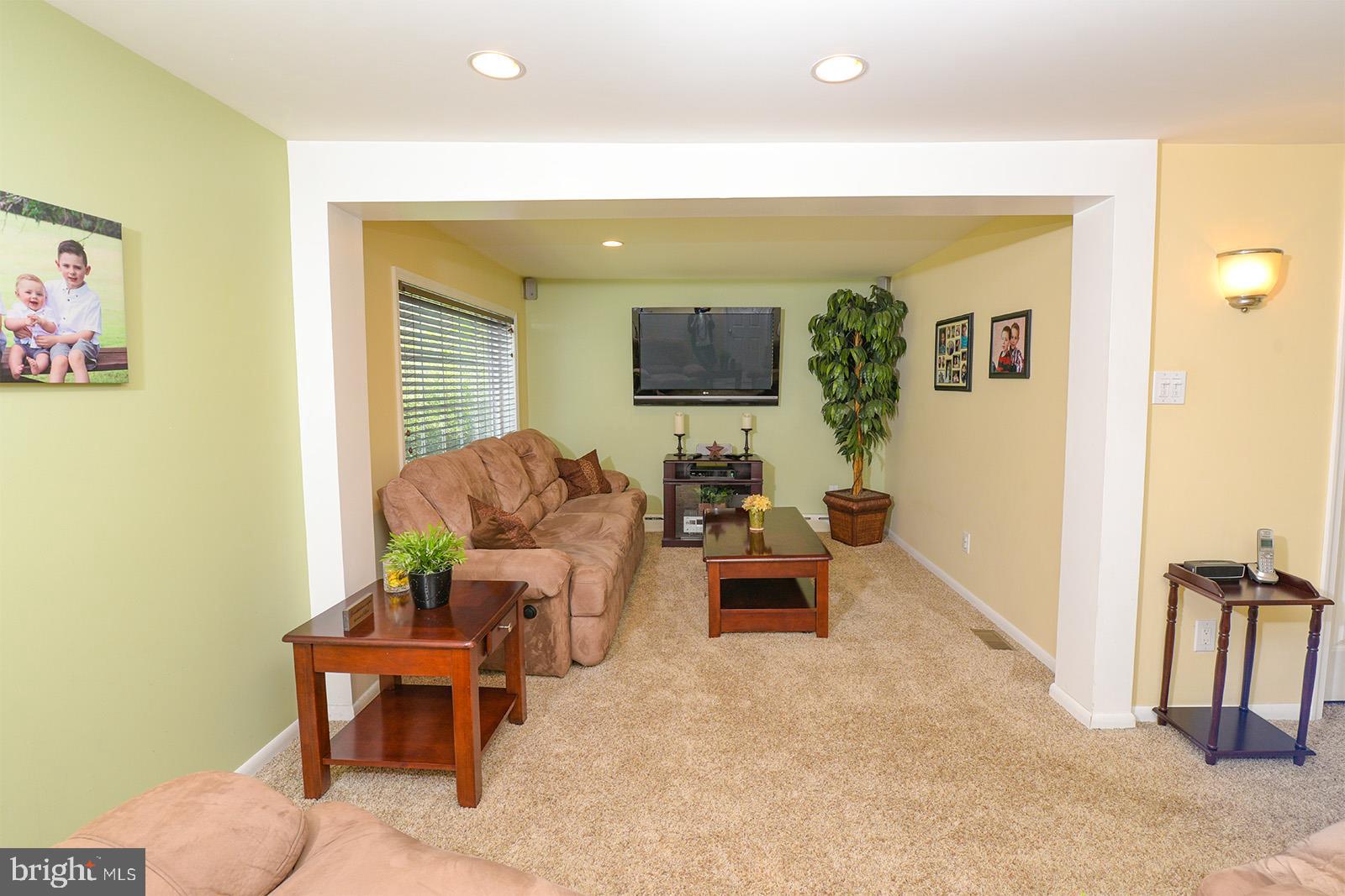 508 Berlin Road Clementon, NJ 08021 - Photo 2 of 27 Living Room