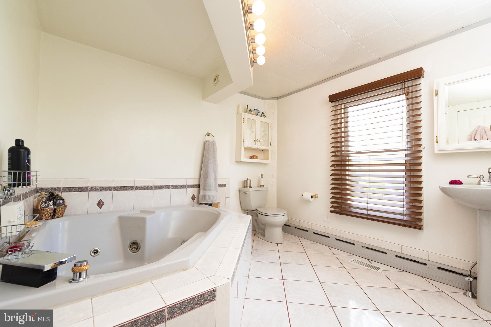 508 Berlin Road Clementon, NJ 08021 - Photo 18 of 27 Jet soaking Tub