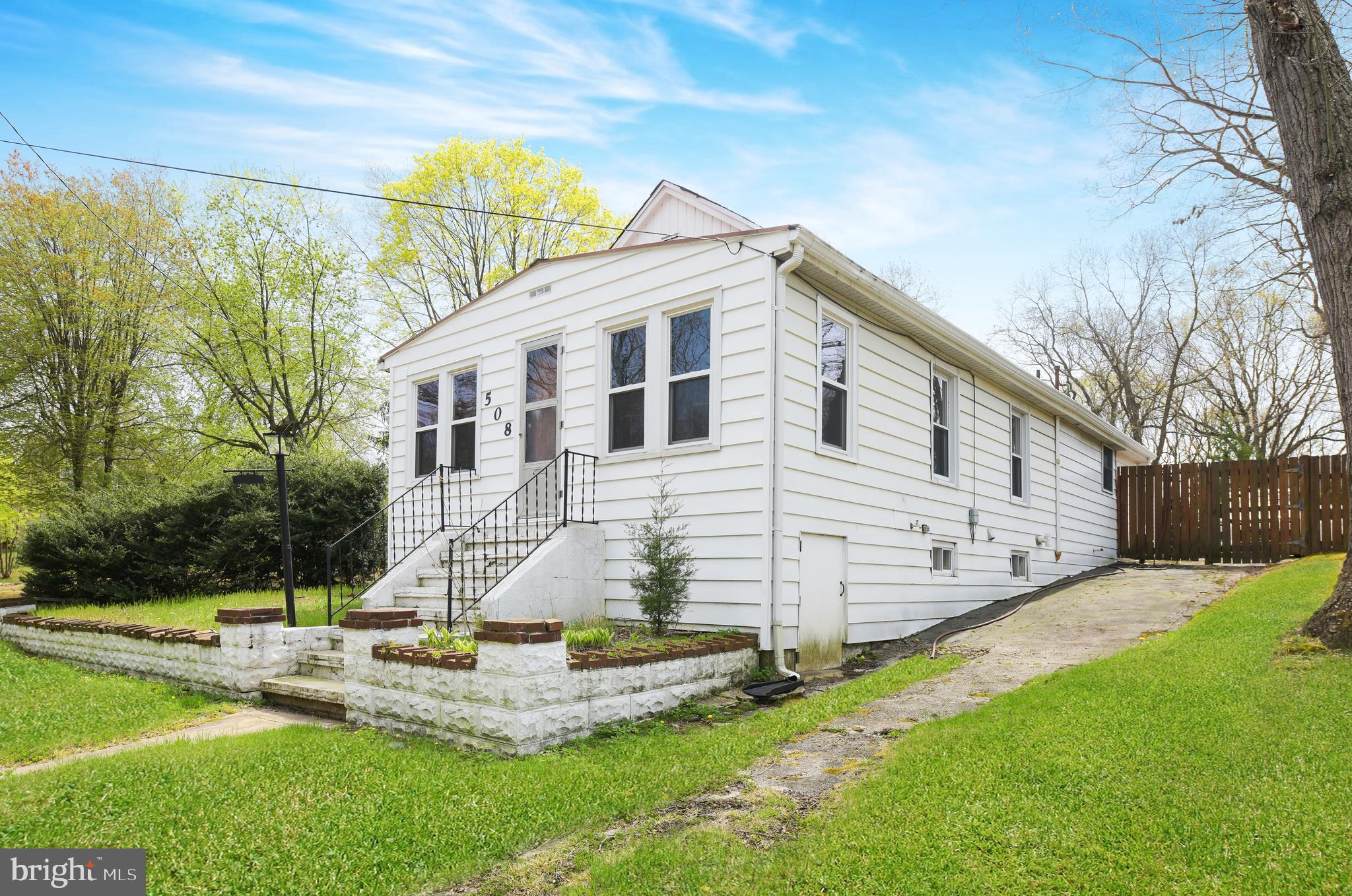 508 Berlin Road Clementon, NJ 08021 - Photo 27 of 27 Side of home on a side dead end street