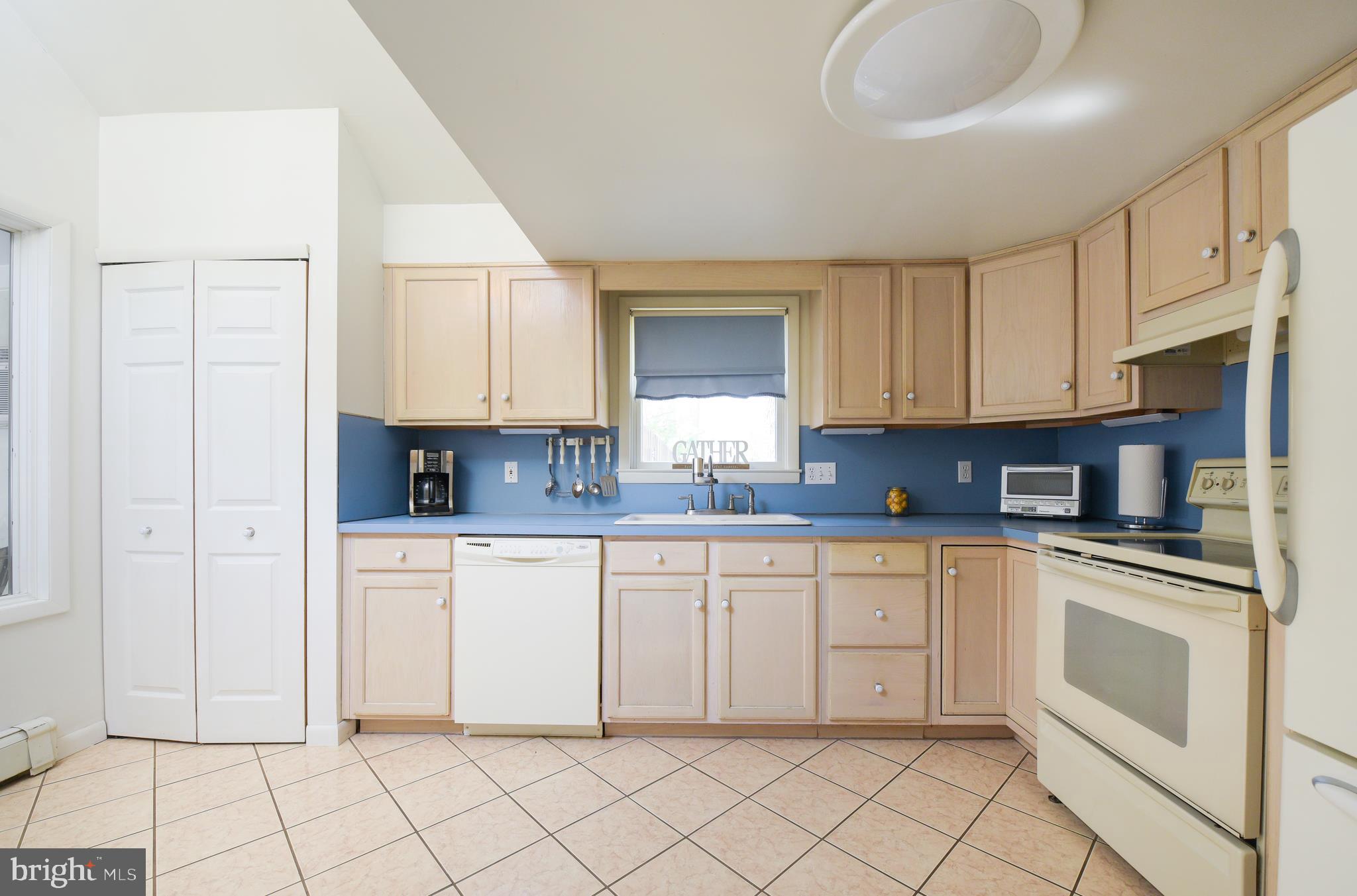 508 Berlin Road Clementon, NJ 08021 - Photo 7 of 27 Kitchen