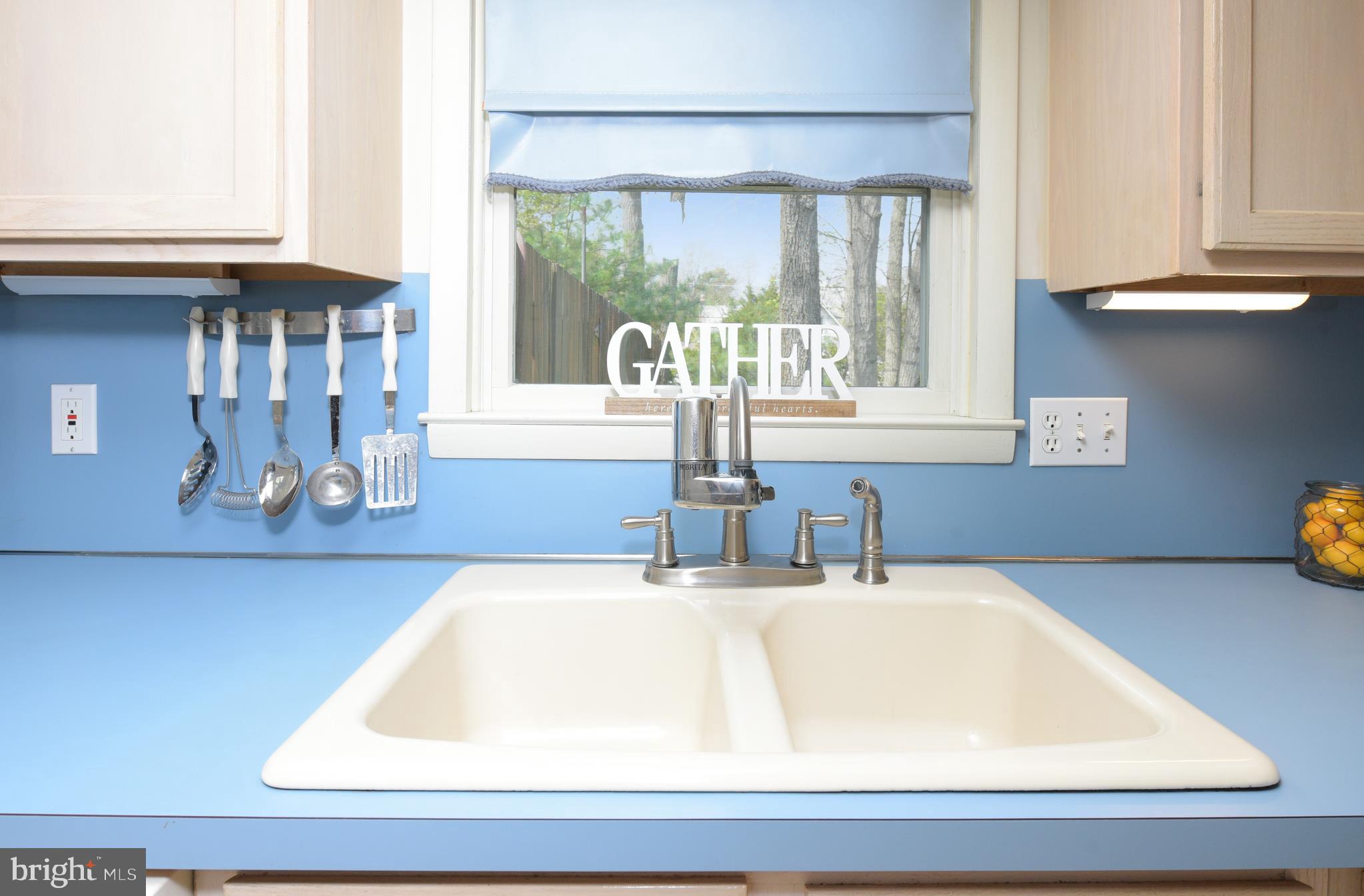 508 Berlin Road Clementon, NJ 08021 - Photo 9 of 27 Kitchen Counter and backsplash