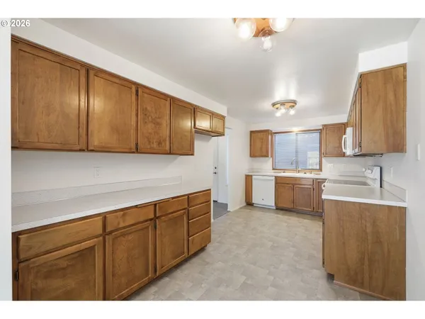 $359,000 | 2281 Ridgeway Drive, Eugene, OR 97401