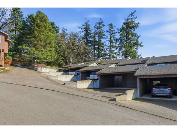 $359,000 | 2281 Ridgeway Drive, Eugene, OR 97401
