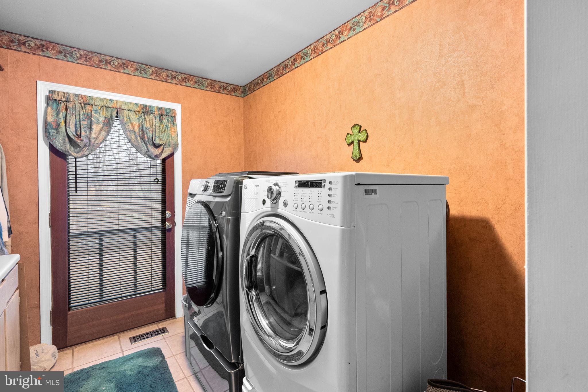 13100 Croom Road Upper Marlboro, MD 20772 - Photo 13 of 37 a utility room with dryer and washer