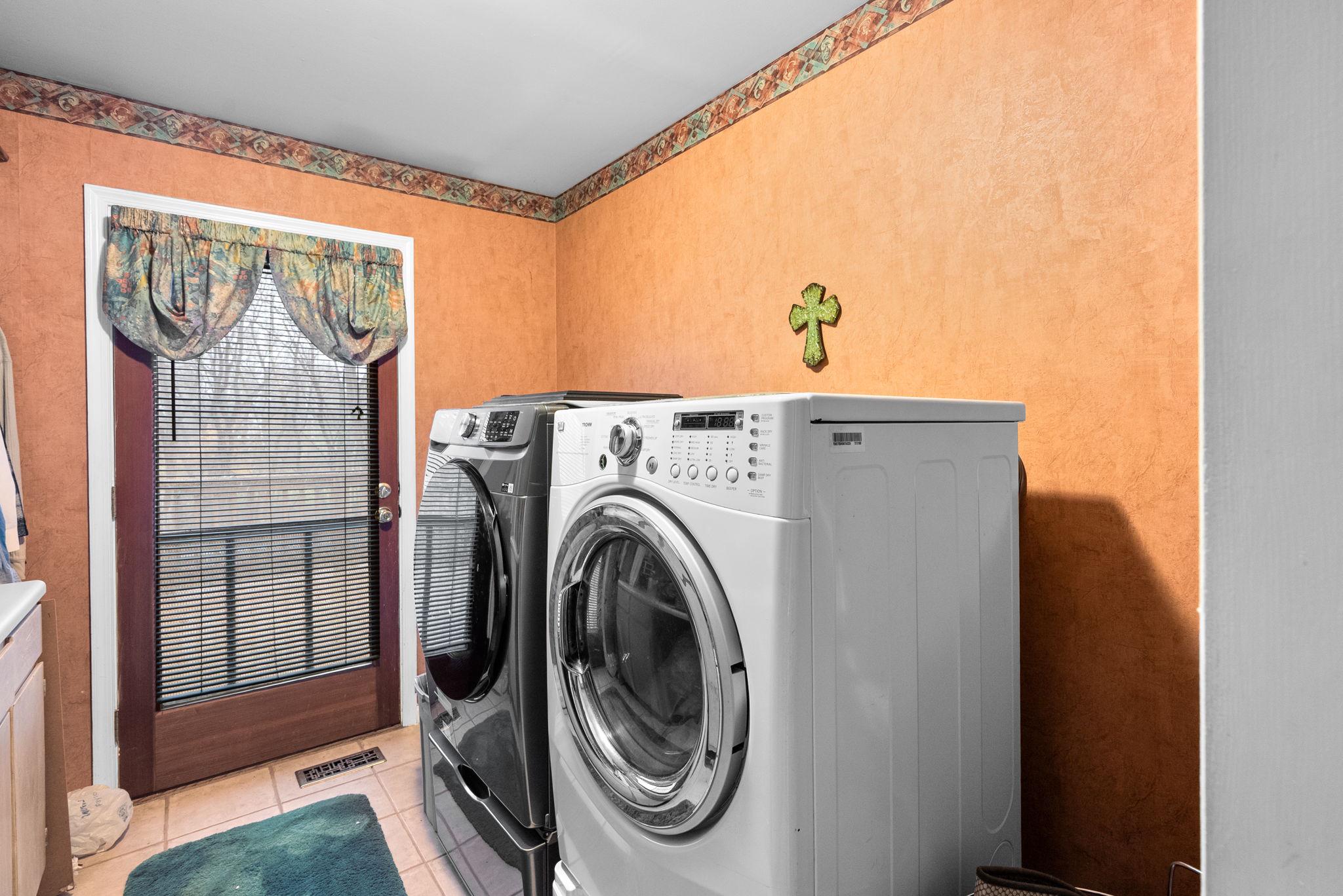 13100 Croom Road Upper Marlboro, MD 20772 - Photo 13 of 34 a utility room with dryer and washer