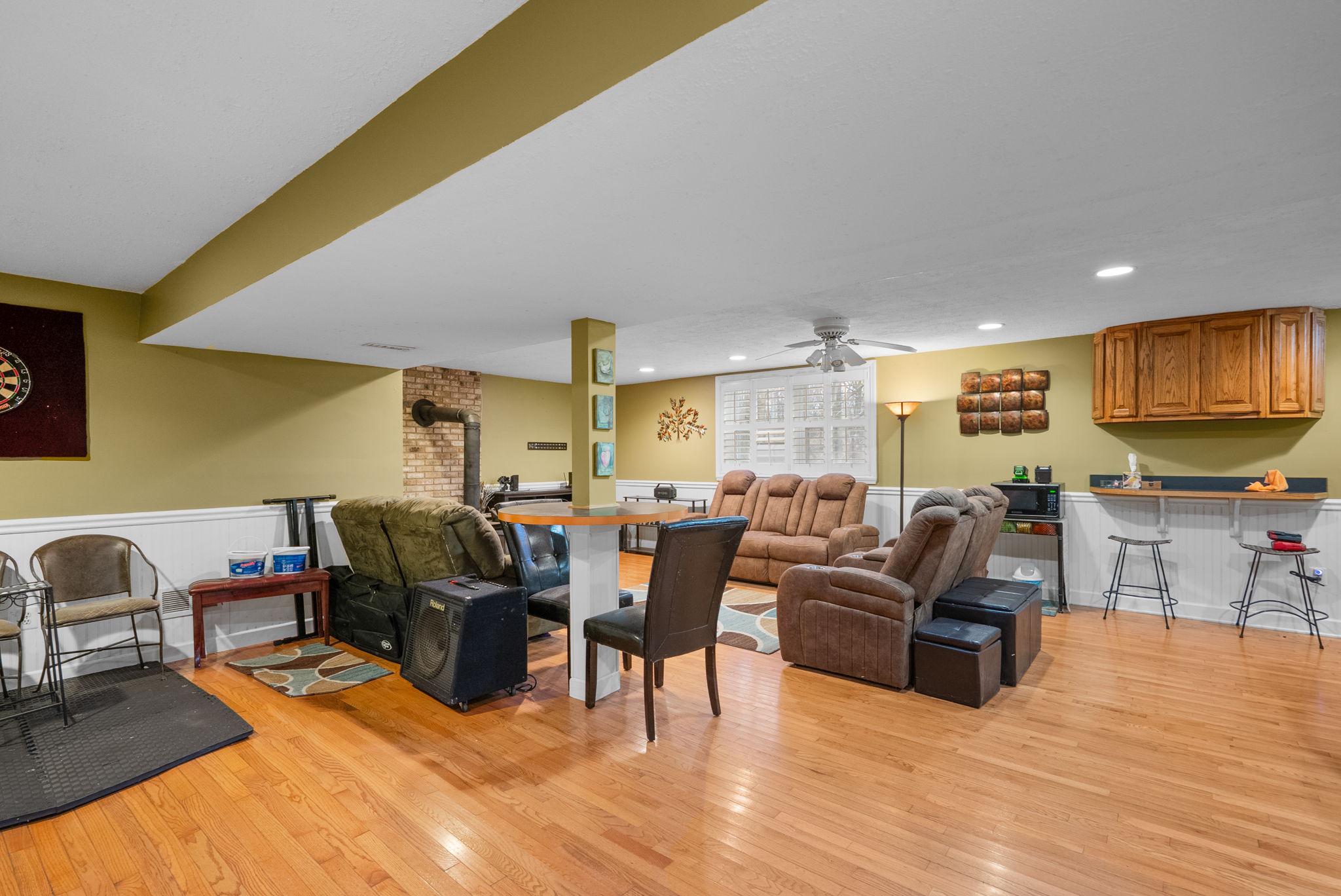 13100 Croom Road Upper Marlboro, MD 20772 - Photo 26 of 34 a living room with furniture and a flat screen tv