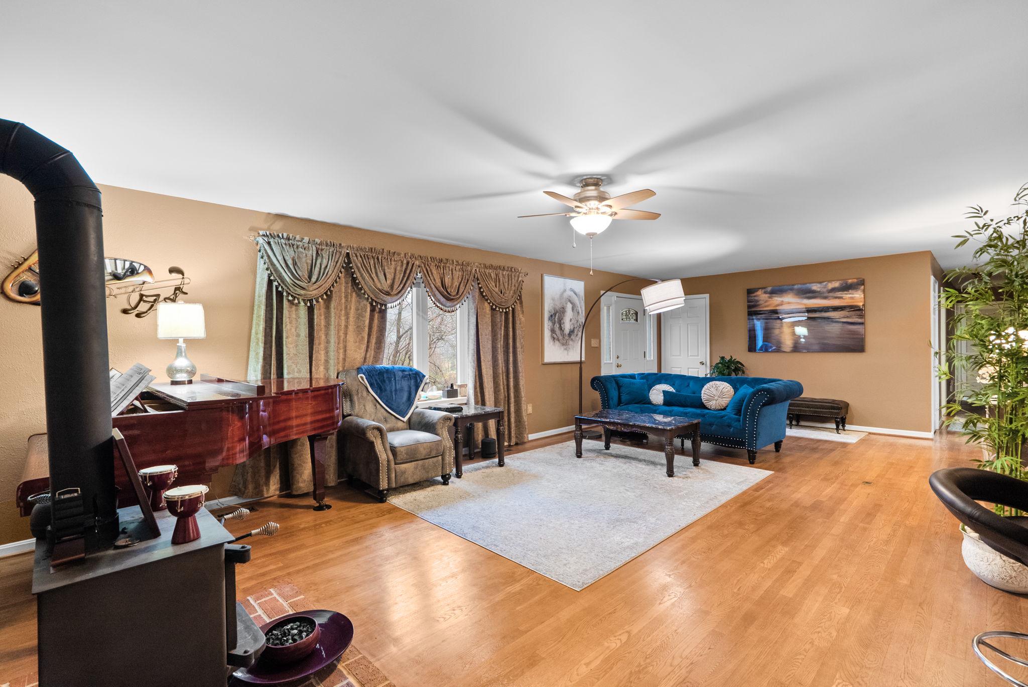 13100 Croom Road Upper Marlboro, MD 20772 - Photo 6 of 34 a living room with furniture and a large window