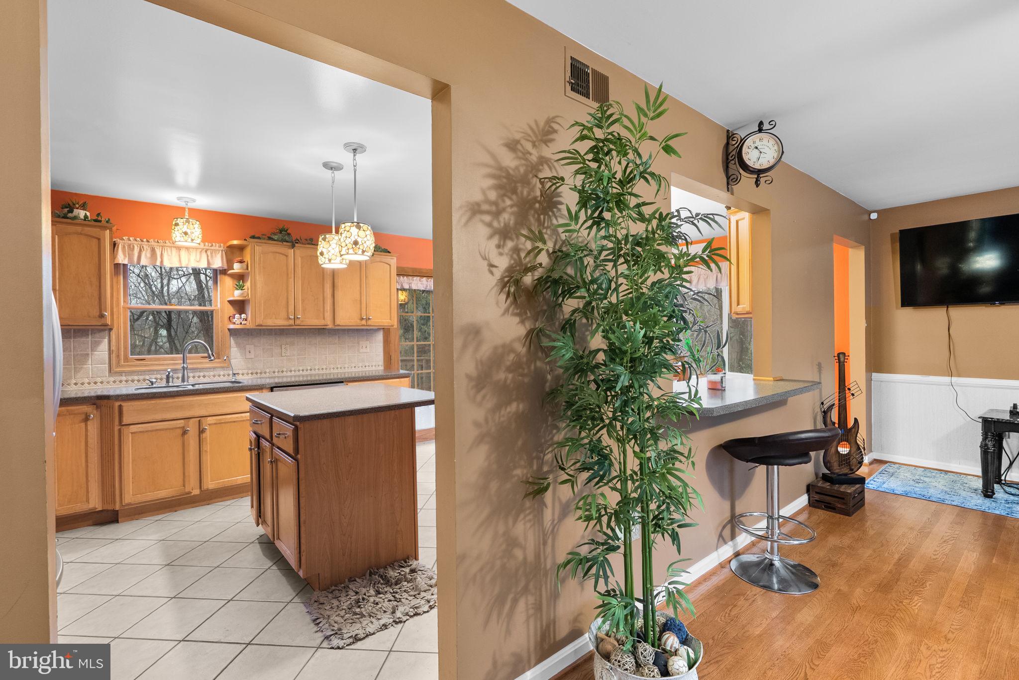 13100 Croom Road Upper Marlboro, MD 20772 - Photo 7 of 37 a outdoor dining space with furniture and a potted plant