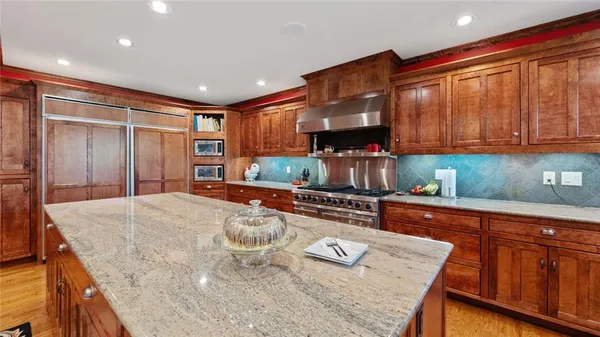 $989,000 | 146 Country Club Drive, Nevada, MO 64772