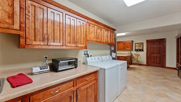 $989,000 | 146 Country Club Drive, Nevada, MO 64772