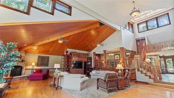 $989,000 | 146 Country Club Drive, Nevada, MO 64772