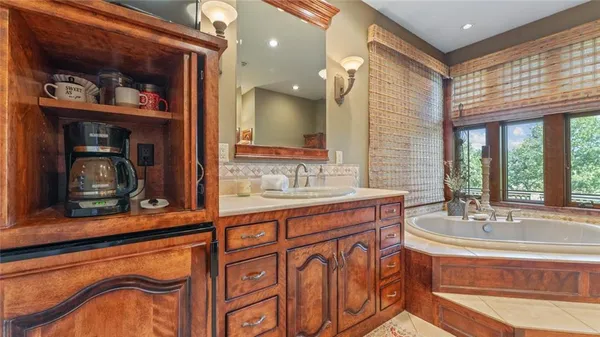 $989,000 | 146 Country Club Drive, Nevada, MO 64772