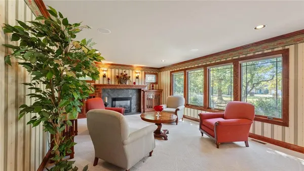 $989,000 | 146 Country Club Drive, Nevada, MO 64772