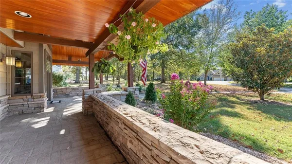 $989,000 | 146 Country Club Drive, Nevada, MO 64772