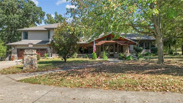$989,000 | 146 Country Club Drive, Nevada, MO 64772